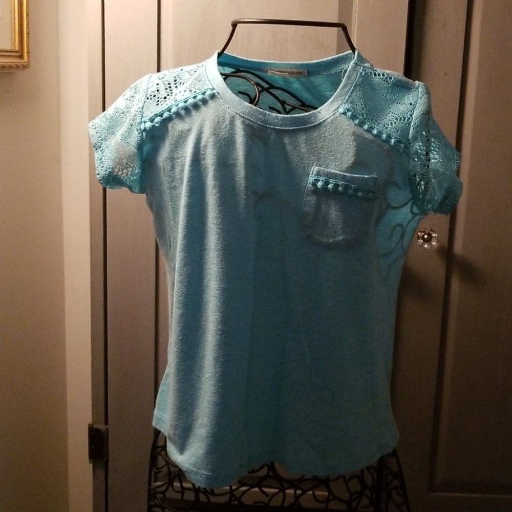 Girls lace sleeve tshirt